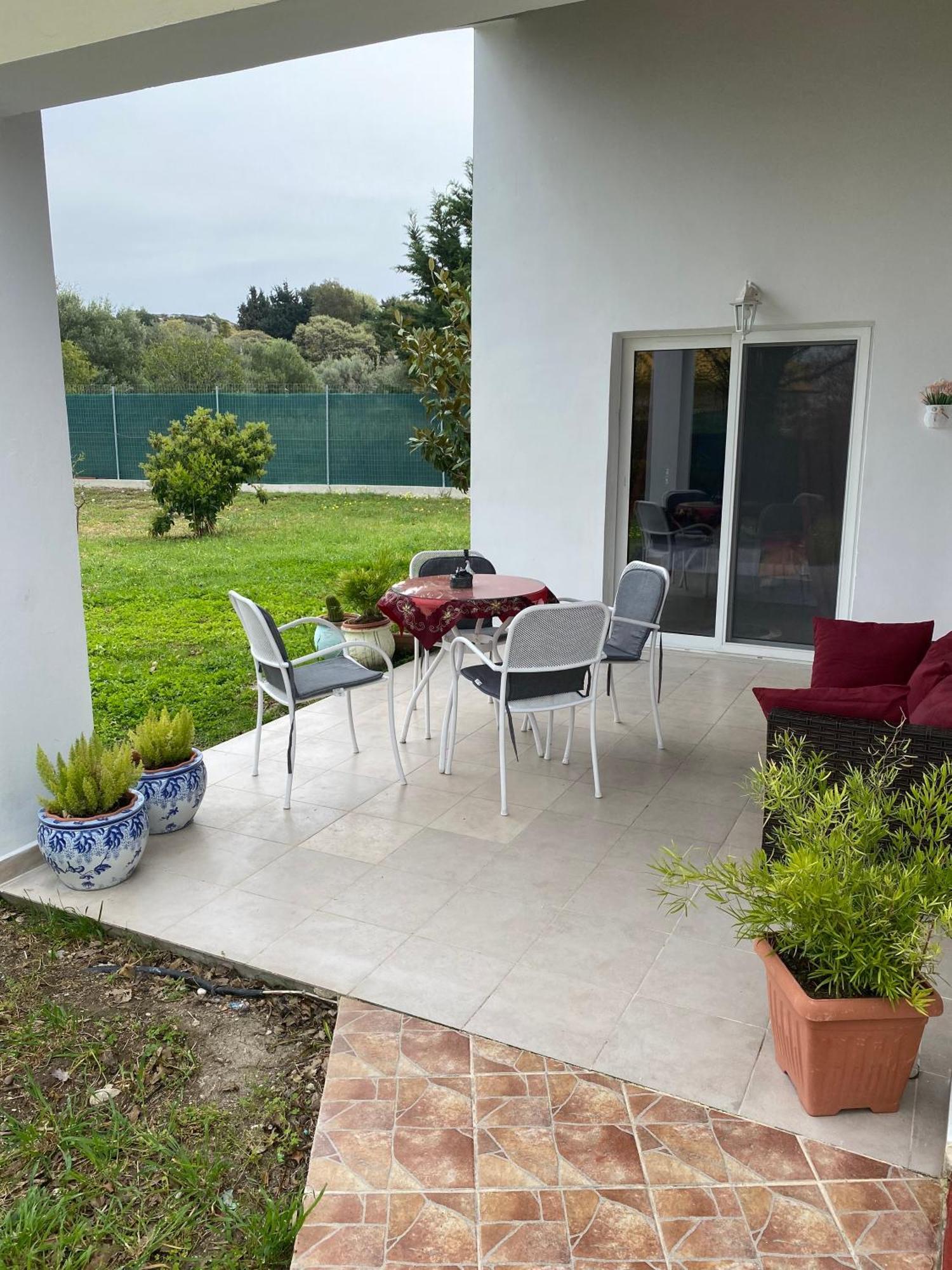 Rianna House * Theológos